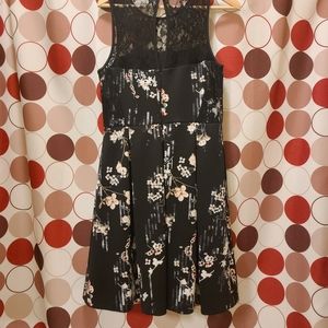 White House Black Market dress w/pockets